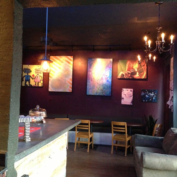 4/20/2013 tarihinde Jonathan M.ziyaretçi tarafından Joe, Vinny &amp; Bronson&#39;s Cafe'de çekilen fotoğraf