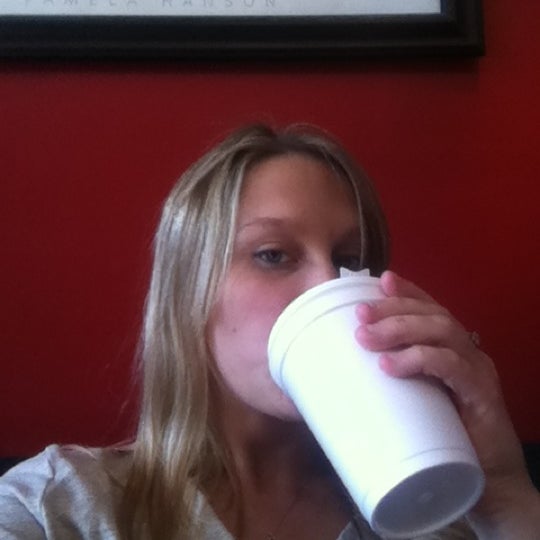 รูปภาพถ่ายที่ In House Café โดย Kristen S. เมื่อ 9/20/2012