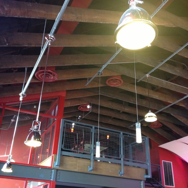 Foto diambil di Fire Station 1 Restaurant &amp; Brewing Co. oleh Cathy R. pada 2/20/2013