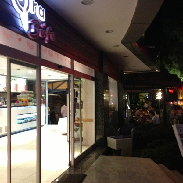 Photo taken at Ora Steak &amp; Burgers by Selman A. on 7/18/2013