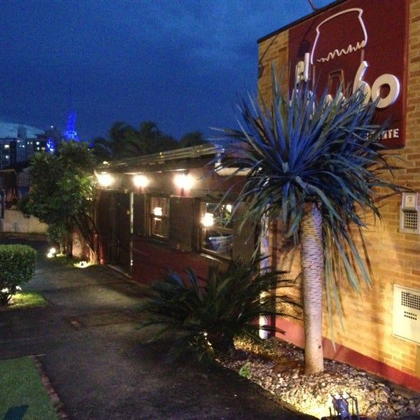 Foto diambil di El Tambo Bar &amp; Restaurante oleh Daniel T. pada 2/1/2013