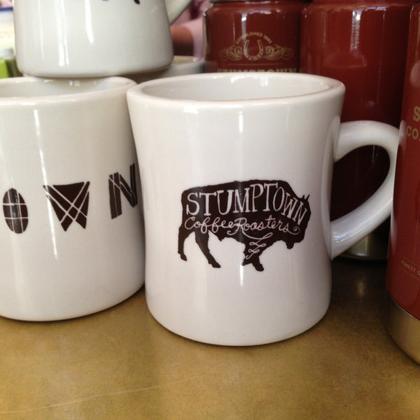 Foto tirada no(a) Stumptown Coffee Roasters por Rene R. em 5/2/2013