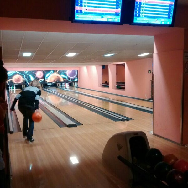 Photo taken at Victoria BOWLING by Petr C. on 4/29/2015