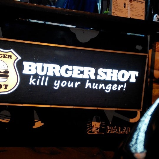 Photo taken at Burger Shot by Yoshua V. on 3/27/2014