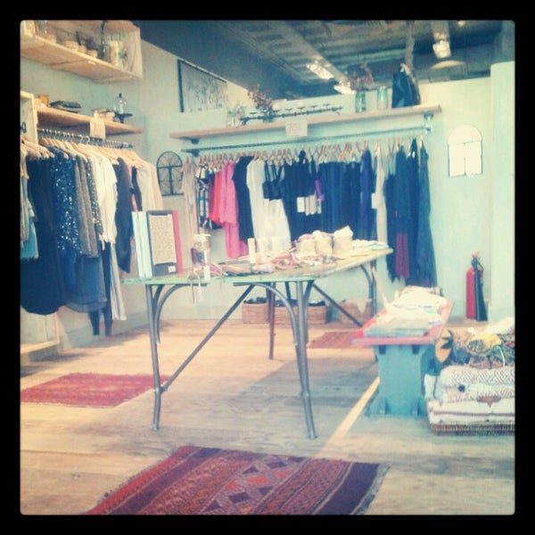 10/6/2012 tarihinde Anosha V.ziyaretçi tarafından The Store'de çekilen fotoğraf