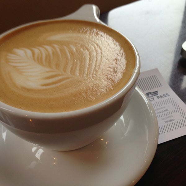 Foto diambil di PT&#39;s Coffee @ College Hill oleh Kerrice M. pada 10/29/2013