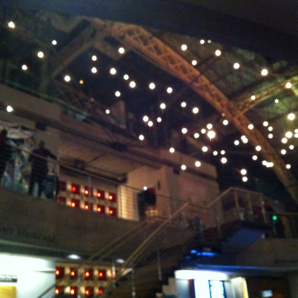 12/23/2012 tarihinde Scott T.ziyaretçi tarafından Portland Center Stage'de çekilen fotoğraf