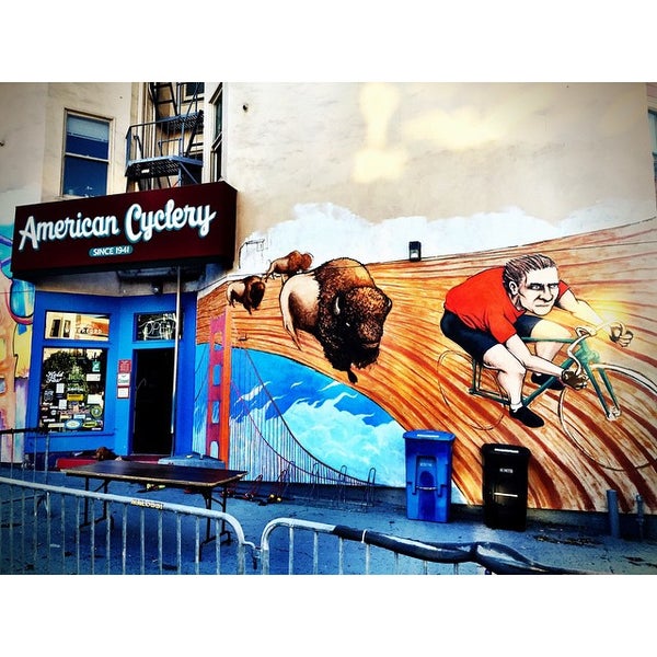 Foto tirada no(a) American Cyclery por Henry J. em 3/29/2015