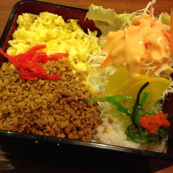 Foto diambil di Sushi Hana oleh Johanes H. pada 1/19/2014