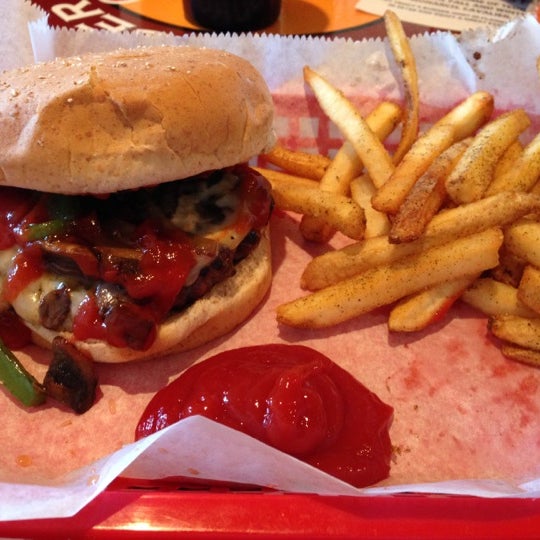 10/12/2012 tarihinde Corey L.ziyaretçi tarafından Teddy&#39;s Burger Joint'de çekilen fotoğraf