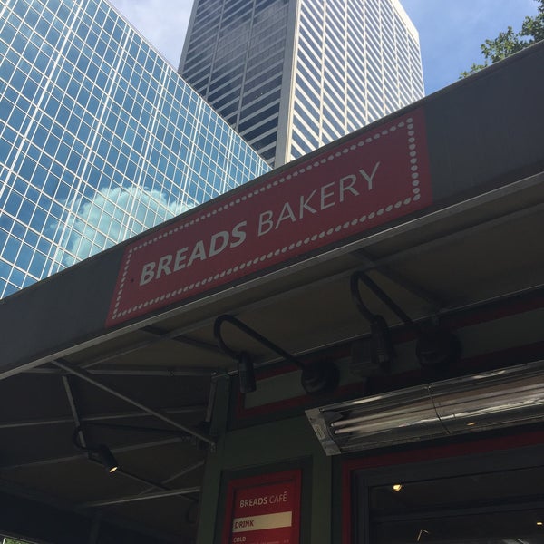 Foto scattata a Breads Bakery - Bryant Park Kiosk da Juan C. il 8/16/2017
