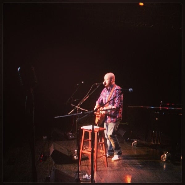 Foto tirada no(a) Eddie Owen Presents at Red Clay Theatre por Rhiannon C. em 4/8/2014