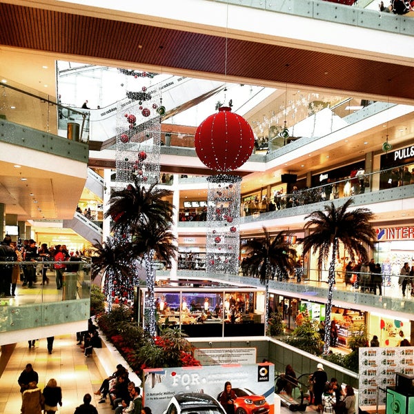 รูปภาพถ่ายที่ Athens Metro Mall โดย 🌴Irene🍹 เมื่อ 12/31/2014
