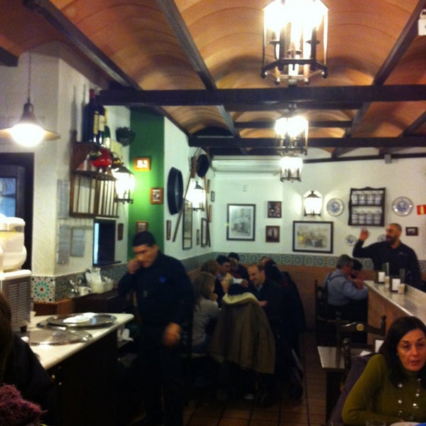 รูปภาพถ่ายที่ Restaurante Triana โดย Richard L. เมื่อ 1/11/2013