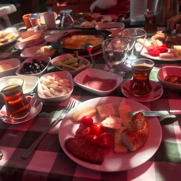 Photo taken at Kalender Tepe Restaurant by Vijdan G. on 6/26/2022
