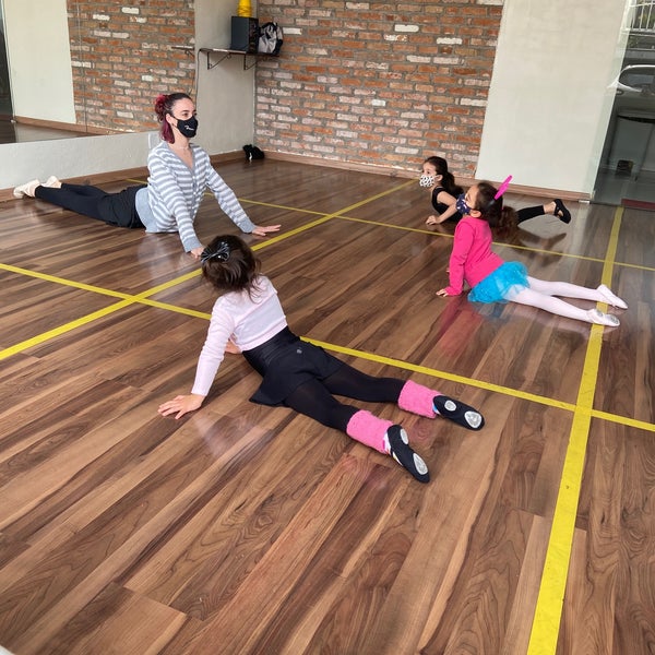 Dafne Macruz Dança e Movimento - Arts and Entertainment in São Paulo