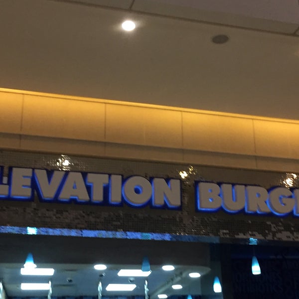7/4/2017에 Amaleez님이 Elevation Burger에서 찍은 사진