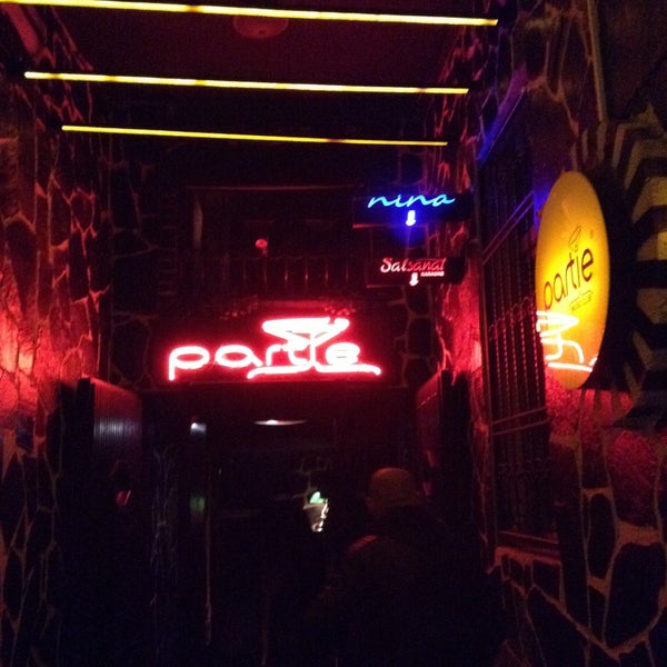 Foto tirada no(a) Salsanat Karaoke Bar por Amaleez em 2/14/2015