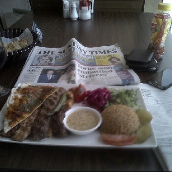 รูปภาพถ่ายที่ Marmaris Restaurant โดย Boye B. เมื่อ 10/8/2012