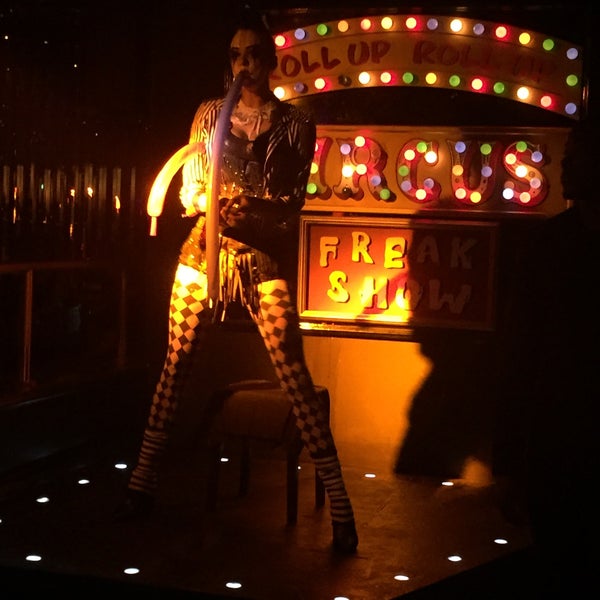 9/21/2015 tarihinde Boye B.ziyaretçi tarafından Cirque Le Soir'de çekilen fotoğraf