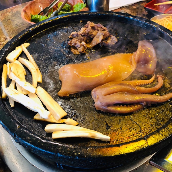 Photo taken at Hae Jang Chon Korean BBQ Restaurant by Backlighting on 11/5/2018