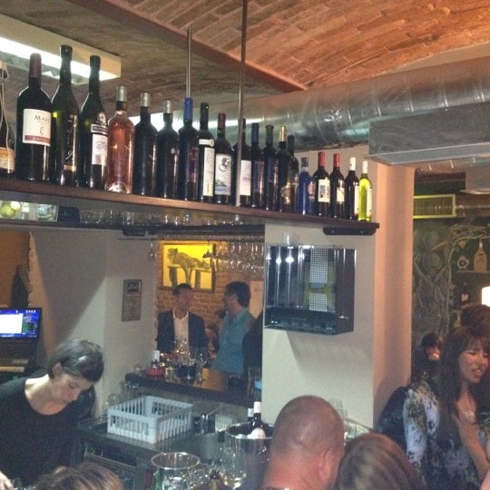 Photo taken at Mojo bar wine, rakia &amp; co. by Hrvoje R. on 9/29/2012
