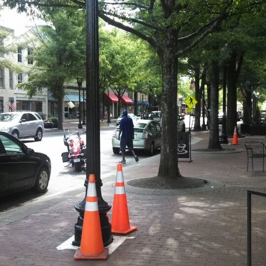 5/31/2013 tarihinde Molly A.ziyaretçi tarafından Downtown Fayetteville'de çekilen fotoğraf