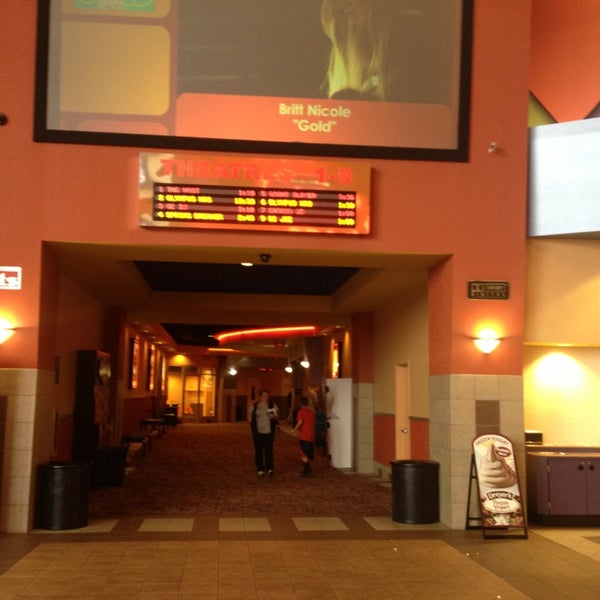 Foto di Regal Martin Village ScreenX & IMAX Bioskop di Lacey