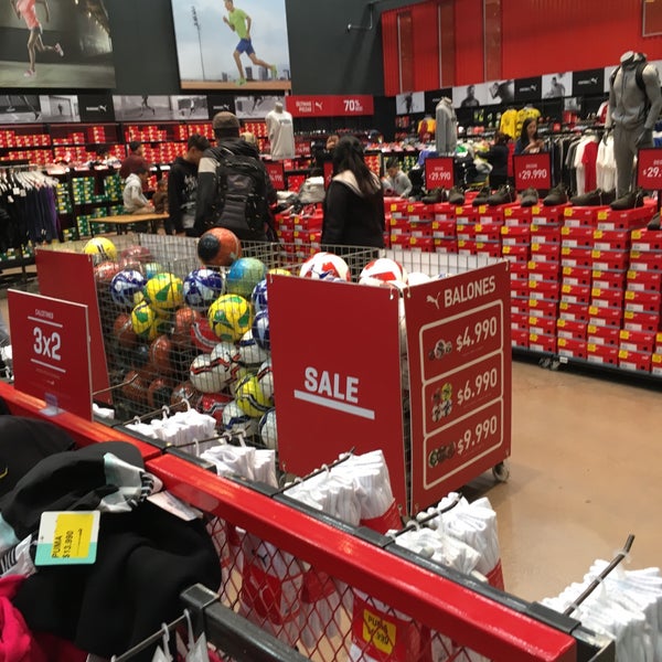 Easton Outlet Mall Centro comercial en Quilicura