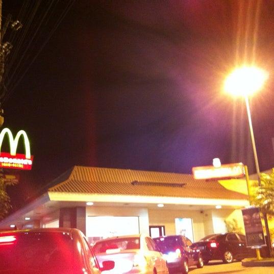 Foto tomada en McDonald&#39;s  por 👑 Vivian H. el 10/8/2012