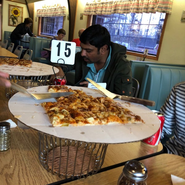 Das Foto wurde bei Joe Jo&#39;s Pizza and Gelato von Deekshith am 10/19/2019 aufgenommen