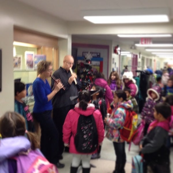 12/18/2013 tarihinde Chris W.ziyaretçi tarafından Kent Elementary School'de çekilen fotoğraf