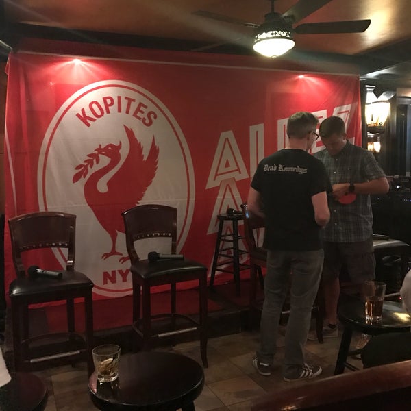 Foto tirada no(a) The Irish American Pub por Tarek P. em 7/24/2018