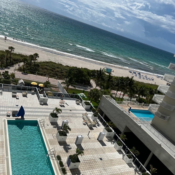 รูปภาพถ่ายที่ Hilton Cabana Miami Beach โดย Jose Angel เมื่อ 7/15/2022