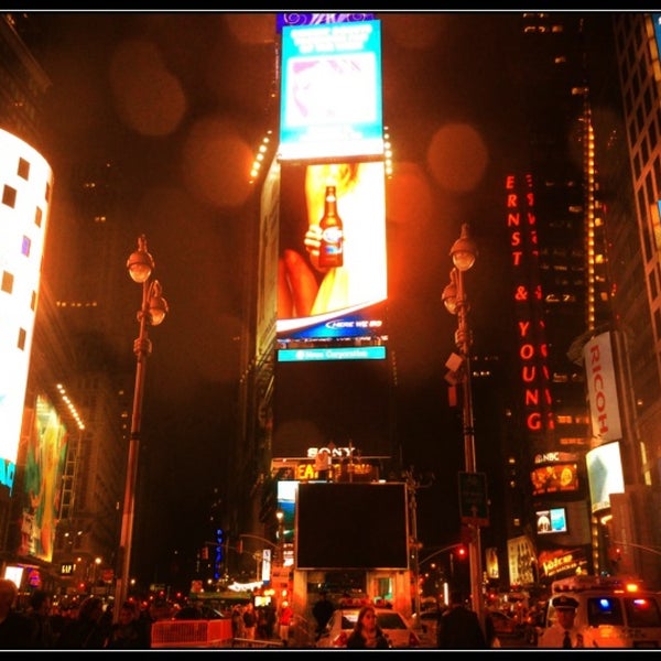 Photo taken at Broadway @ Times Square Hotel by Nana H. on 4/19/2013
