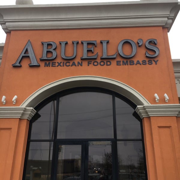 รูปภาพถ่ายที่ Abuelo&#39;s Mexican Restaurant โดย Melissa B. เมื่อ 12/14/2016