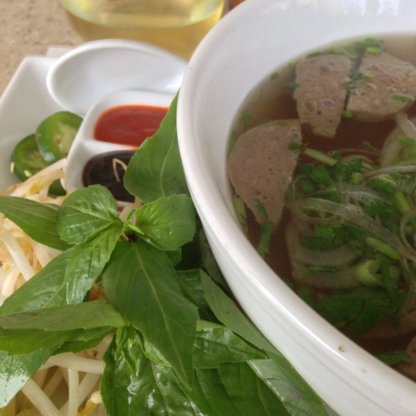 9/18/2013에 Ari M.님이 Basilic Vietnamese Grill에서 찍은 사진