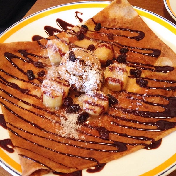 Photo taken at La Crêperie by Wenchieh T. on 2/13/2015