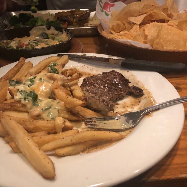 Photo taken at Chili&#39;s Grill &amp; Bar by Mark📱 on 5/2/2018