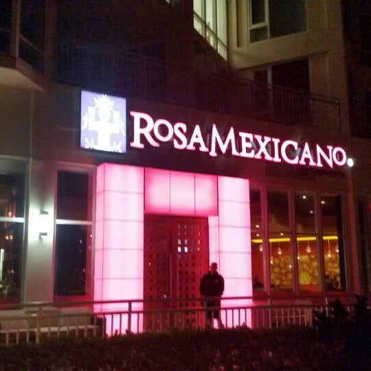 Foto tirada no(a) Rosa Mexicano por Maher L. em 4/19/2015