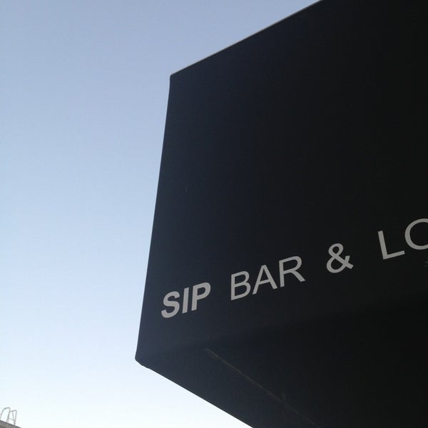 Foto tomada en Sip Bar &amp; Lounge  por John-Eric S. el 6/8/2013