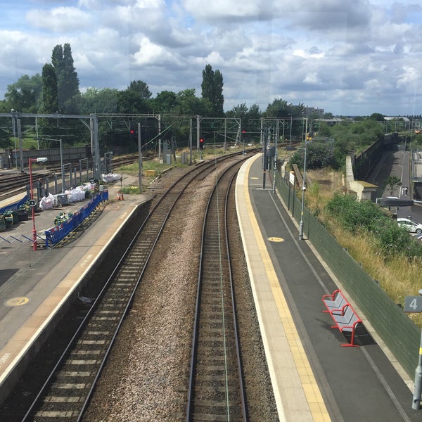 Foto tirada no(a) Wolverhampton Railway Station (WVH) por Mar D. em 7/21/2016