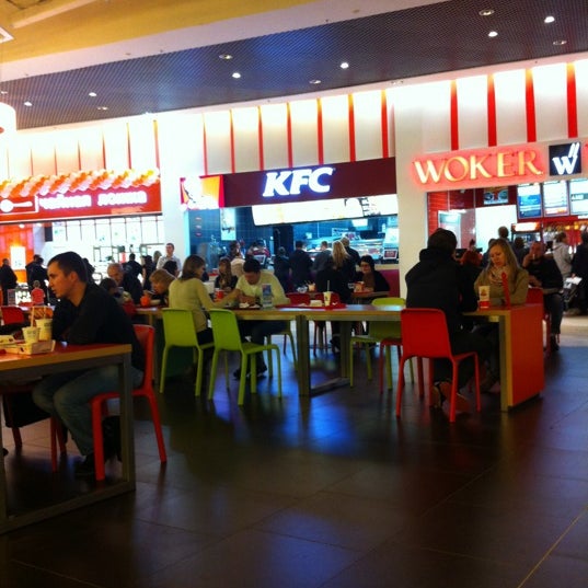 9/29/2012 tarihinde Еленаziyaretçi tarafından KFC'de çekilen fotoğraf