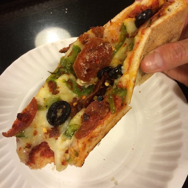 Снимок сделан в Pizza Mercato пользователем Mark S. 4/17/2014