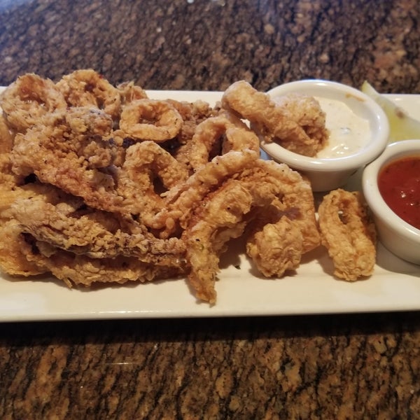 Photo taken at BJ&#39;s Restaurant &amp; Brewhouse by Carl D. on 11/23/2018
