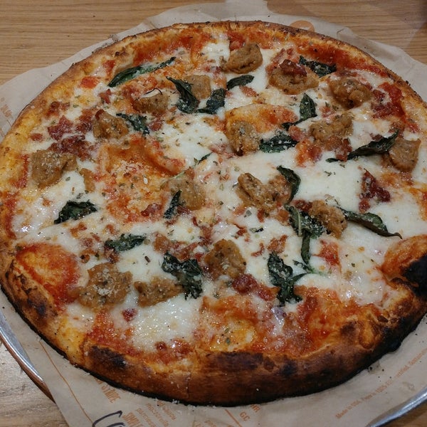 7/14/2017にCarl D.がBlaze Pizzaで撮った写真