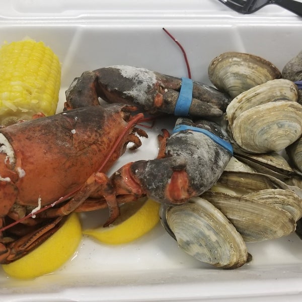 Das Foto wurde bei Bar Harbor Seafood von Carl D. am 8/27/2018 aufgenommen