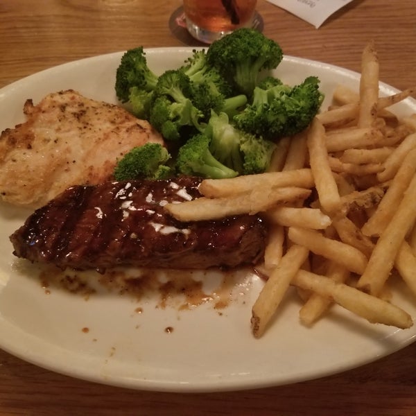 Photo taken at BJ&#39;s Restaurant &amp; Brewhouse by Carl D. on 10/13/2019