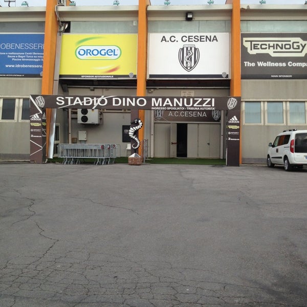 3/27/2013 tarihinde Ermanno C.ziyaretçi tarafından Orogel Stadium Dino Manuzzi'de çekilen fotoğraf