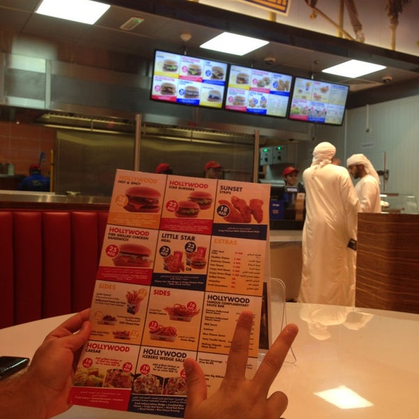 Foto tirada no(a) Hollywood Burger هوليوود برجر por Ahmed em 4/5/2013